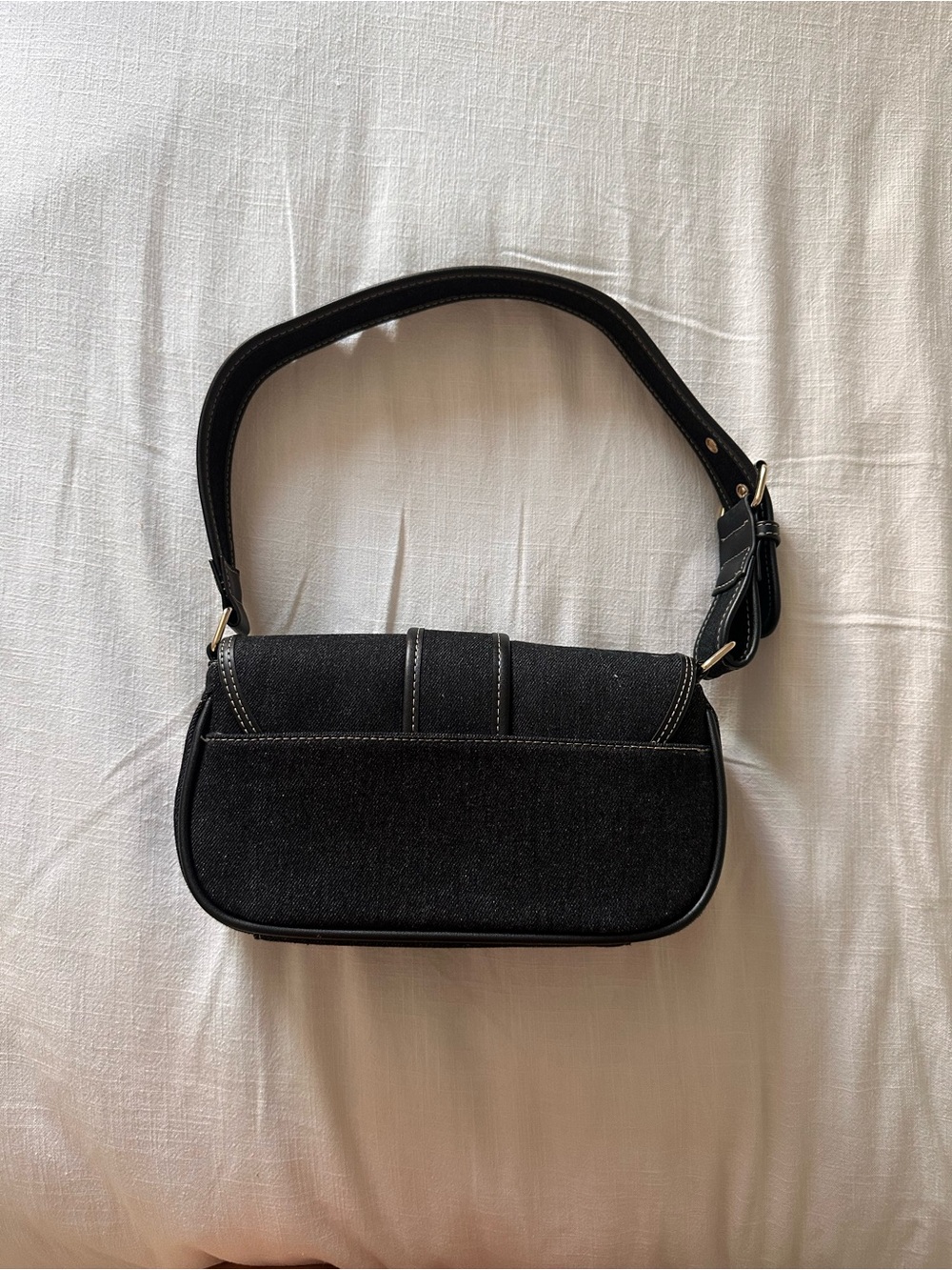 True Religion Black Shoulder Bag with Gold-Tone Logo Clasp - Picture 2 of 6